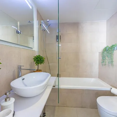 Ventura 2 - Centric & Pool - Simplytarifa *